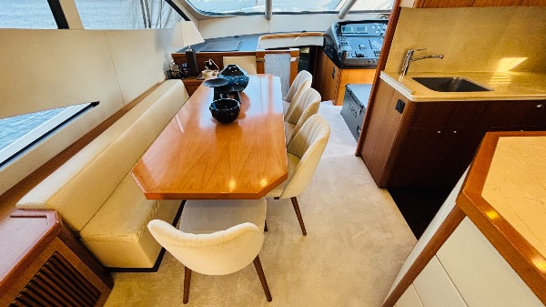 2010 SUNSEEKER MANHATTAN 70