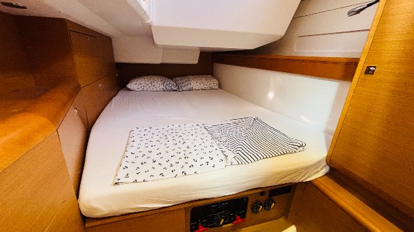 2013 JEANNEAU SUN ODYSSEY 469