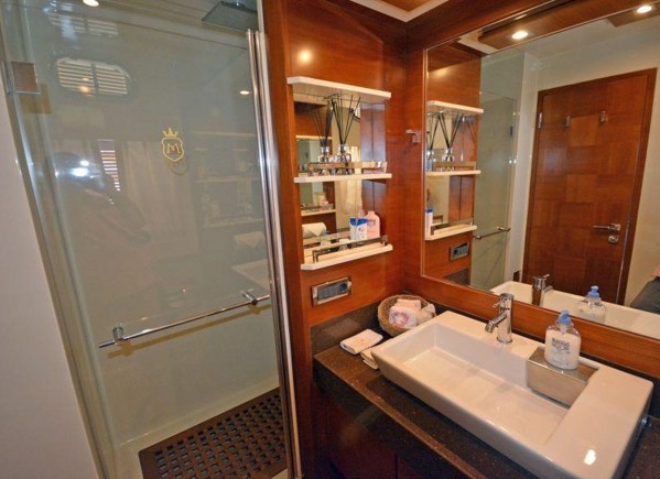 2009 CUSTOM 110 FEET