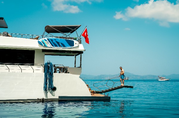 2023 CUSTOM TRAWLER 22 M