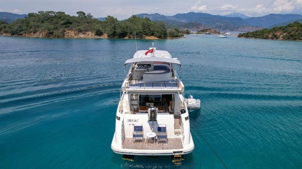 2004/2022 AZIMUT FLY 55 17.5 M