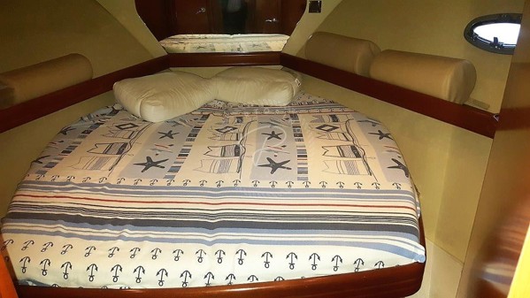 2009 BENETEAU ANTARES 12