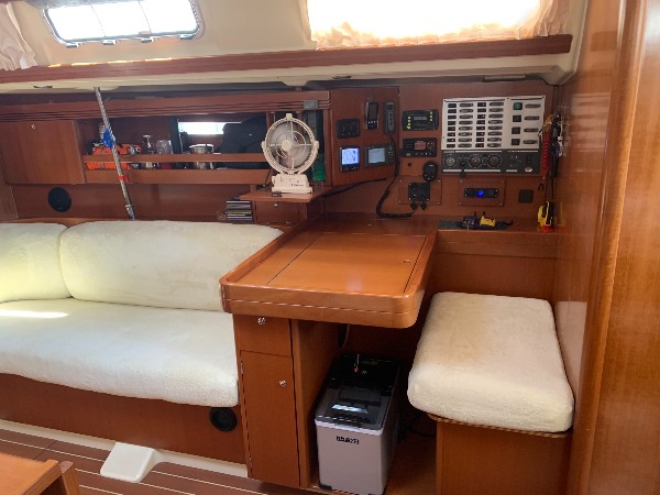 2005 DUFOUR 44