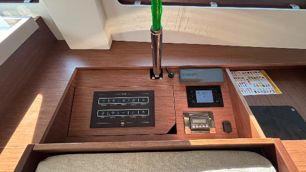 2022 BENETEAU OCEANIS 51.1
