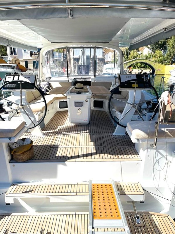 2021 BENETEAU OCEANIS 51.1