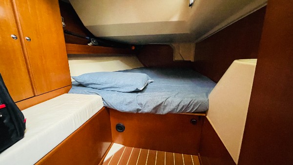 2005 DUFOUR 44