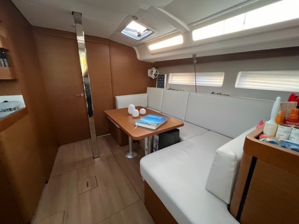 2023 JEANNEAU SUN ODYSSEY 440