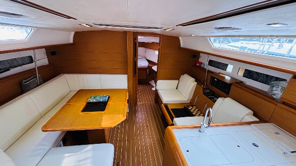 2013 JEANNEAU SUN ODYSSEY 469