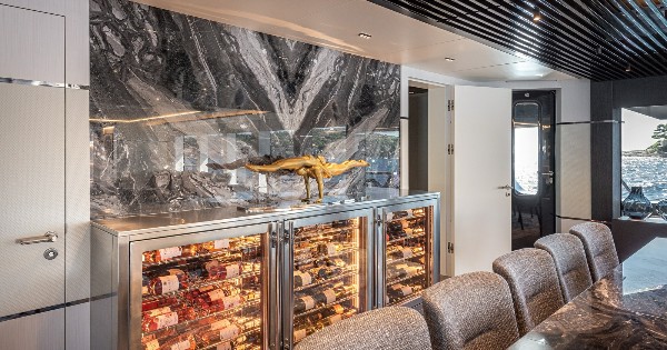 2024 MOTOR YACHT 37 M