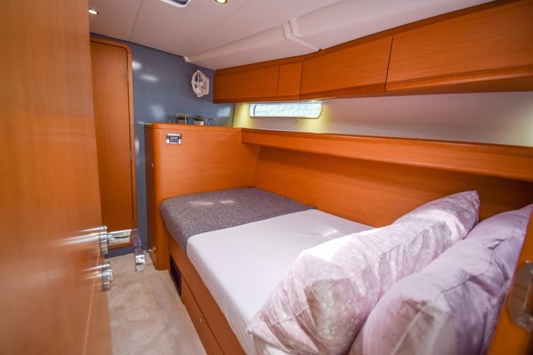 2013 JEANNEAU 57