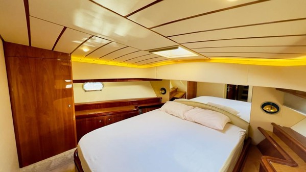 2002 FERRETTI 680 
