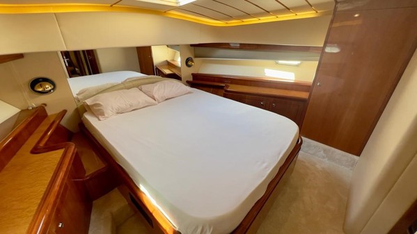 2002 FERRETTI 680 