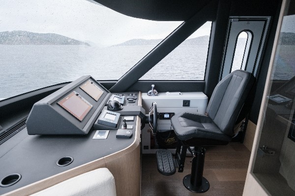 2025 DEEP YACHT 83 FLY