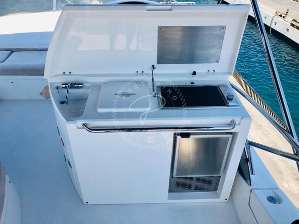2011 SUNSEEKER MANHATTAN 63