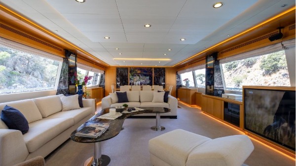 2009/2024 MOTOR YACHT 38 M 