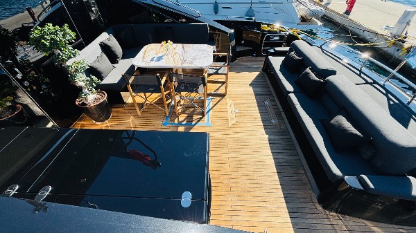 2004 SUNSEEKER PREDATOR 82