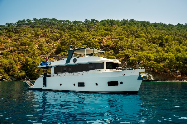 2023 CUSTOM TRAWLER 22 M