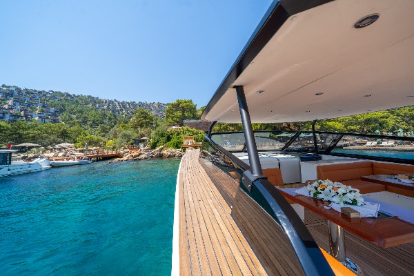 2025 MOTOR YACHT 18.5 M