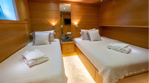 2009/2024 MOTOR YACHT 38 M 