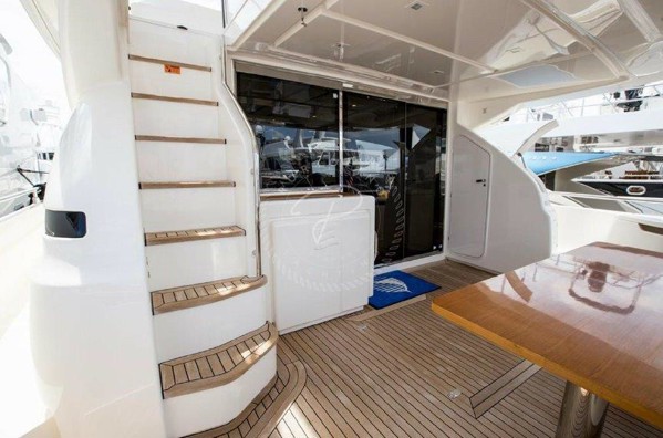 2014 FERRETTI YACHTS 690