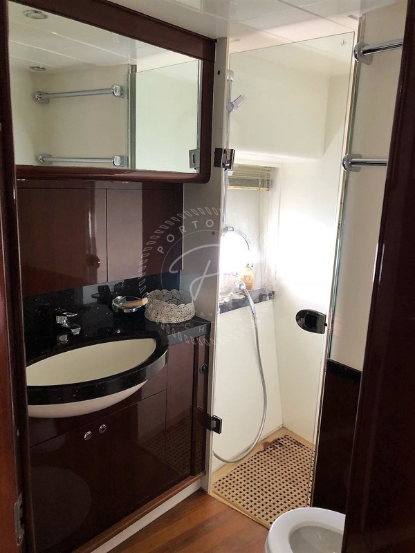 2005 PRINCESS 67