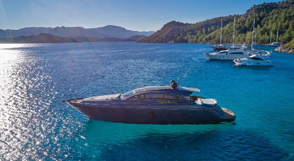 2012 PERSHING 72
