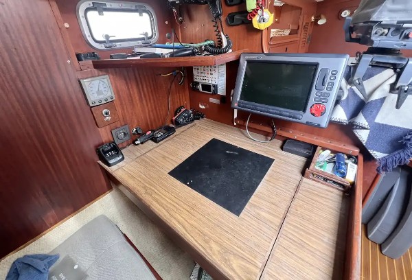 1985 HALLBERG-RASSY 38