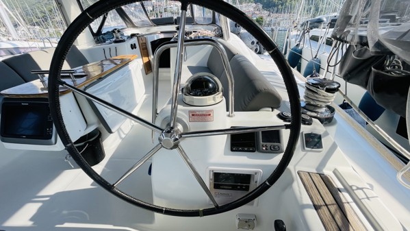 2011 BENETEAU OCEANIS 50