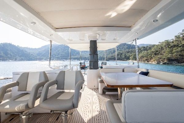 2021 AZIMUT MAGELLANO 66