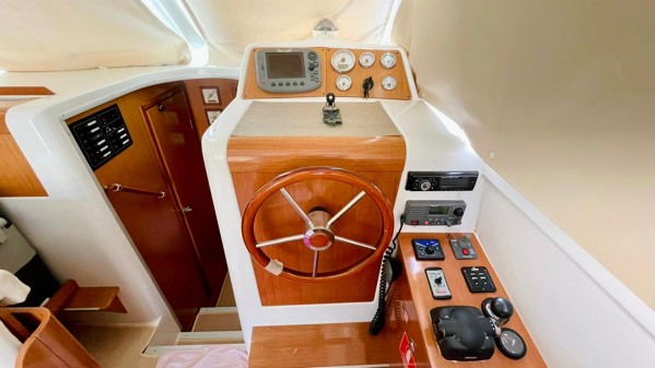 2008 BENETEAU ANTARES 9