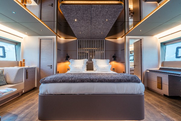 2023 MOTOR YACHT 26M