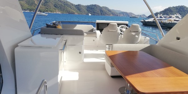 2019 AZIMUT 66 FLY