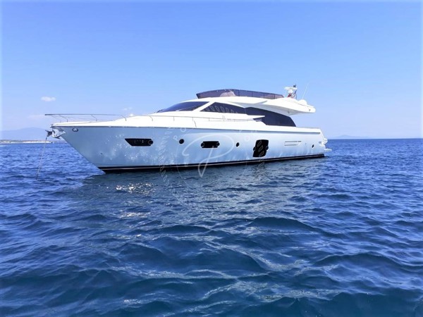 2016 FERRETTI 750