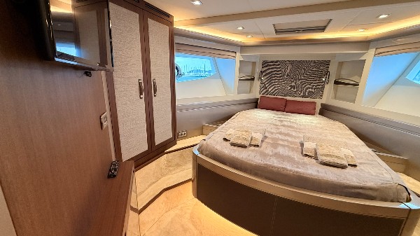 2020 MONTE CARLO YACHTS MCY 80