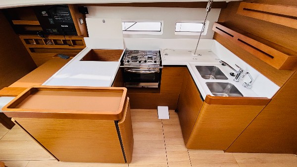 2023 JEANNEAU SUN ODYSSEY 440