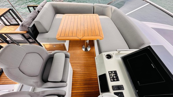 2019 AZIMUT S7