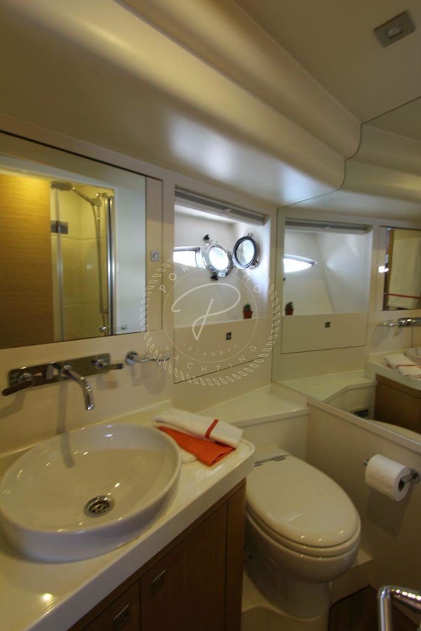 2010 NUMARINE 78 FLY