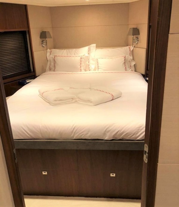 2011 PRINCESS V62