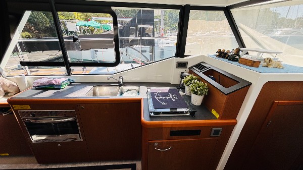 2018 BENETEAU SWIFT TRAWLER 30
