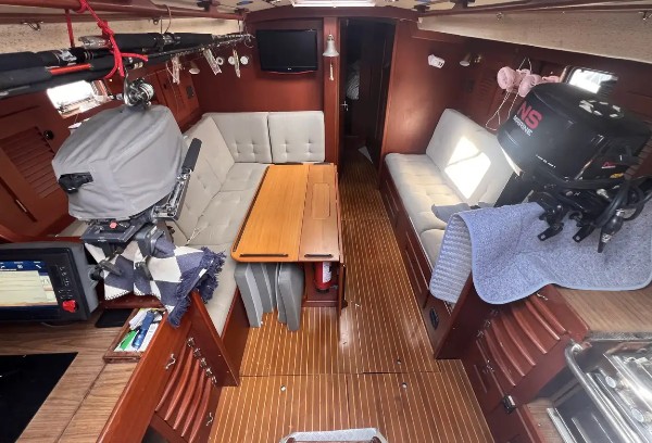 1985 HALLBERG-RASSY 38