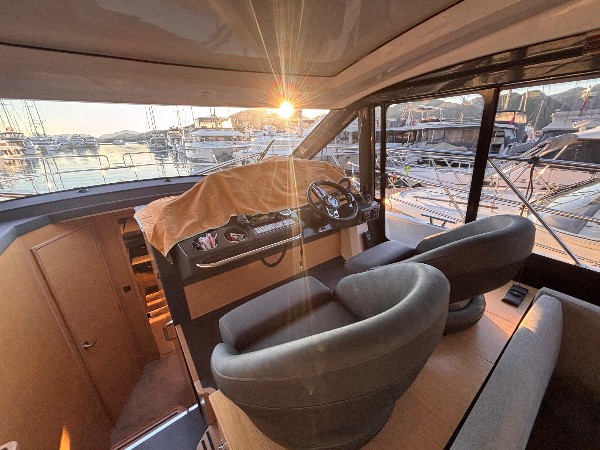 2025 BAVARIA R40 COUPE