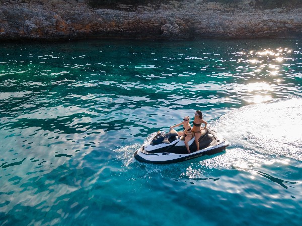 2014 MOTOR YACHT 31 M