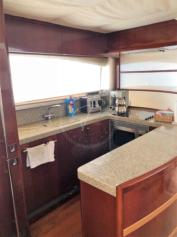 2005 PRINCESS 67