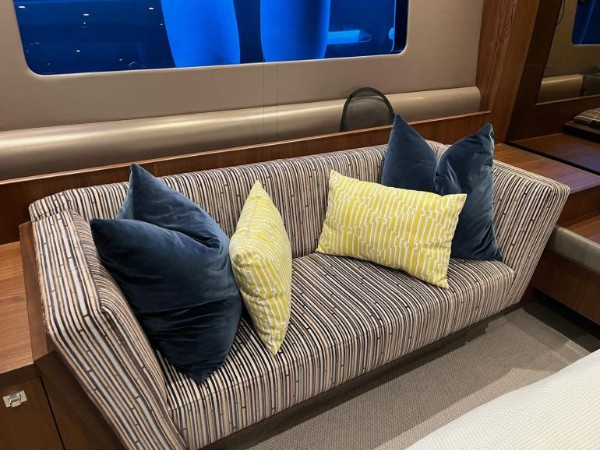 2016 PRINCESS 72 FLY