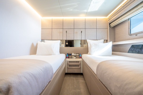 2023 MOTOR YACHT 37 M