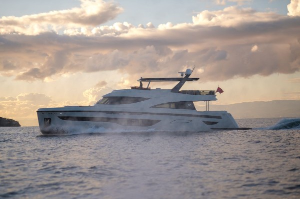 2025 DEEP YACHT 83 FLY