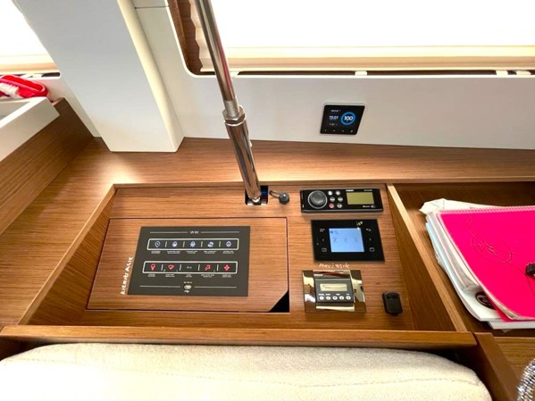 2021 BENETEAU OCEANIS 51.1