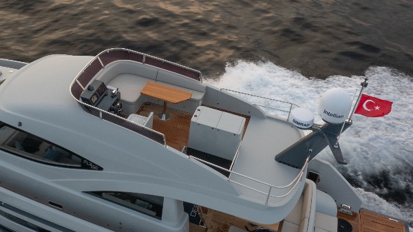 2025 DEEP YACHT 52 FLY