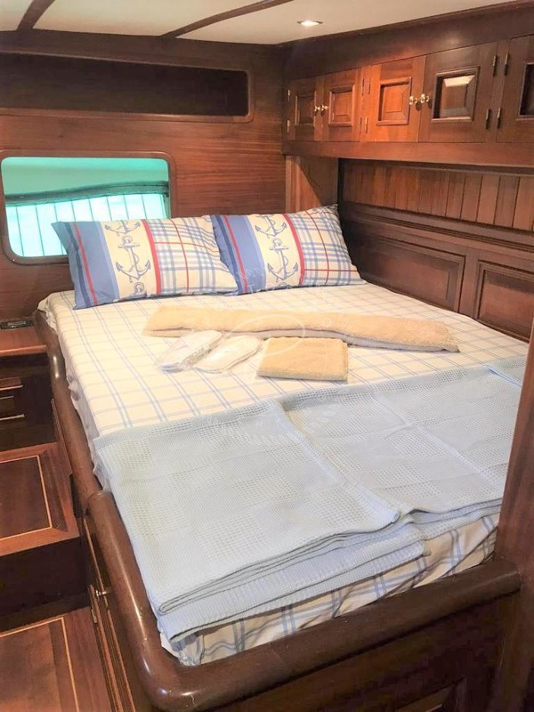 1994 CUSTOM KETCH 24M