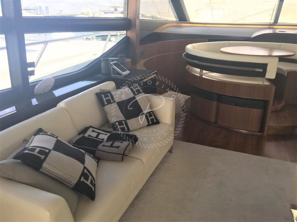2015 PRINCESS 72S